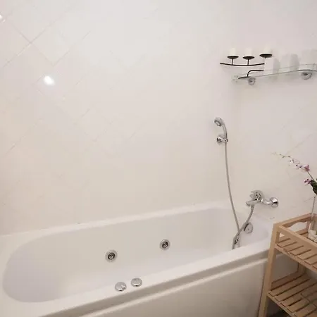 Charles Bridge Apartman *